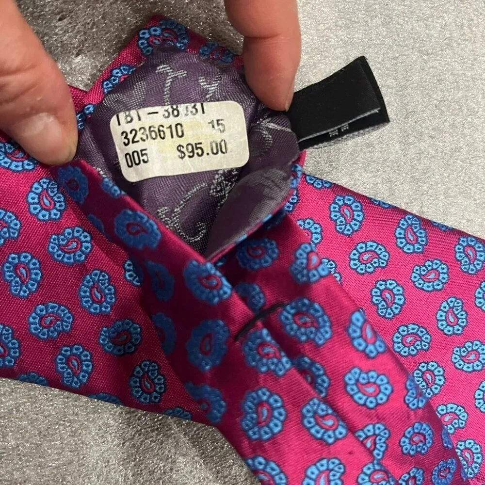 [W2.75”]Ted Baker Elegant Red and Blue Paisley Patterned Textured Silk Tie